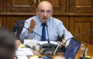 Senador Castro propone limitar emisión de licencias por médico y reformar pago anticipado a funcionarios con reposo