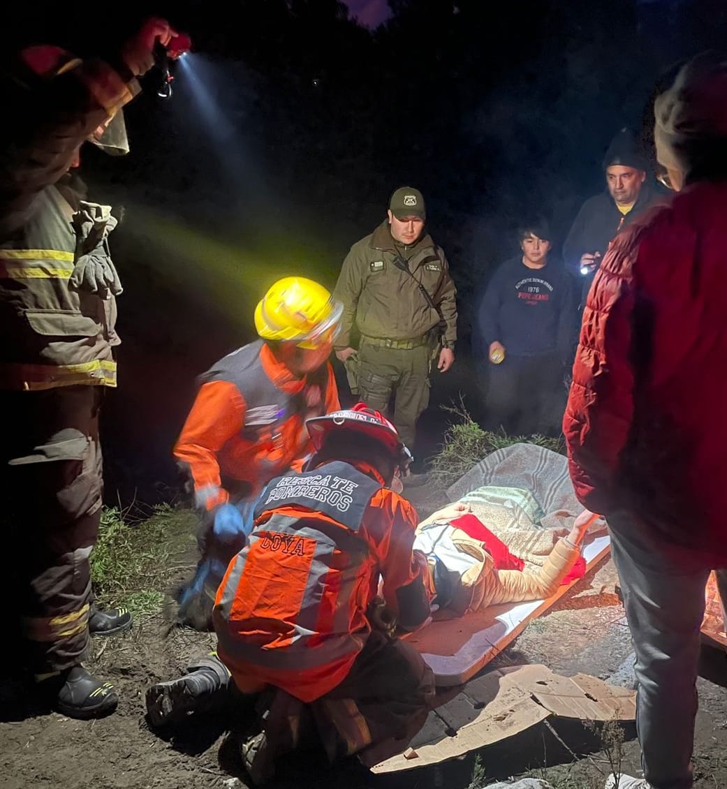 Carabineros rescata a joven lesionado en sector precordillerano de Machalí