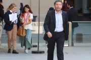 Avanza proyecto que autoriza a colegios y centros de salud a instalar detectores de metales tras aumento de delitos en recintos