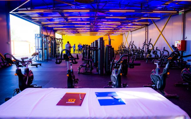 Gimnasios modulares listos: Smart Fit sella su acuerdo con Colo Colo, la ‘U’ y Católica