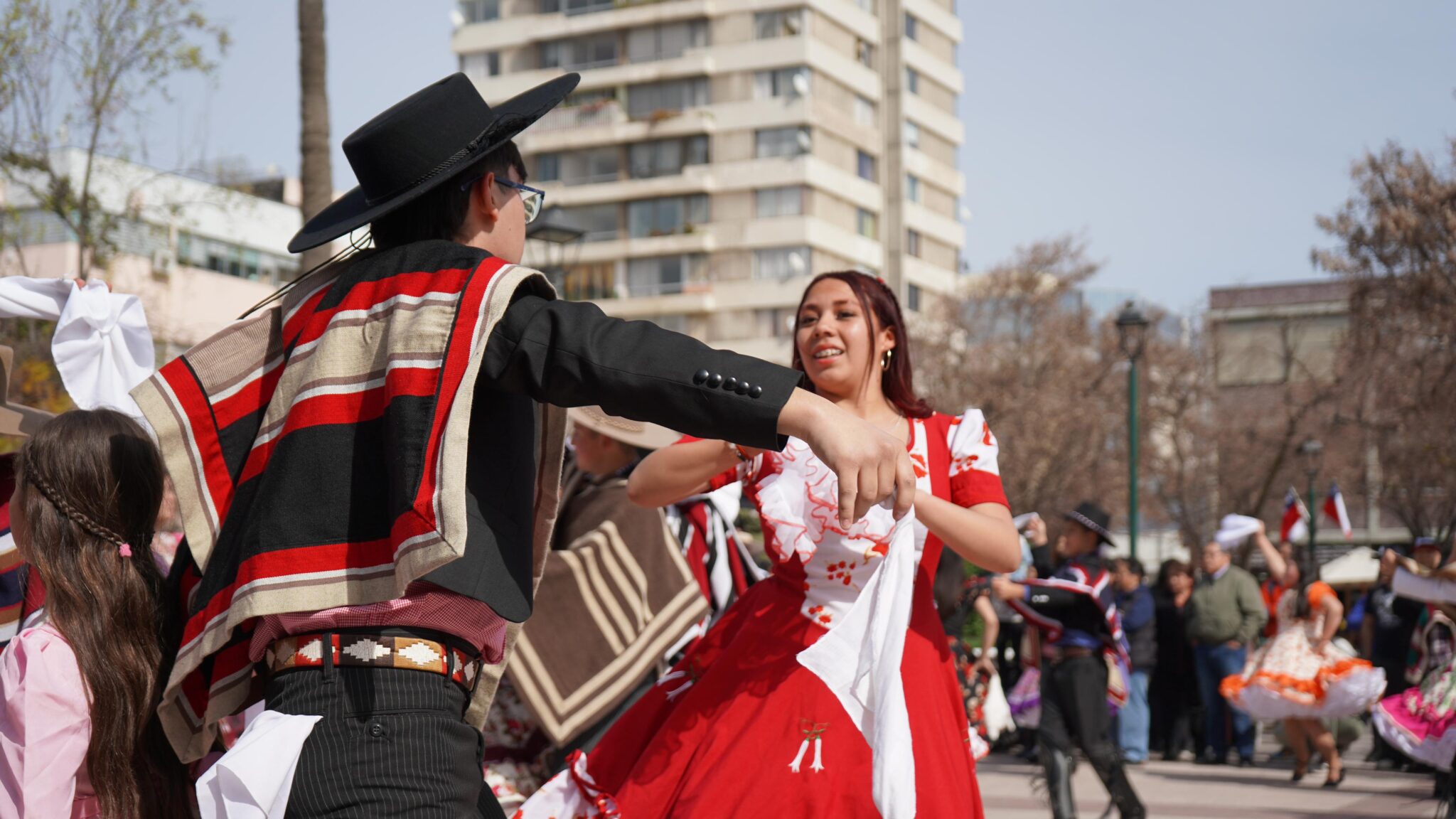 Rancagua dio la bienvenida al Mes de la Patria en la Plaza de Los Héroes