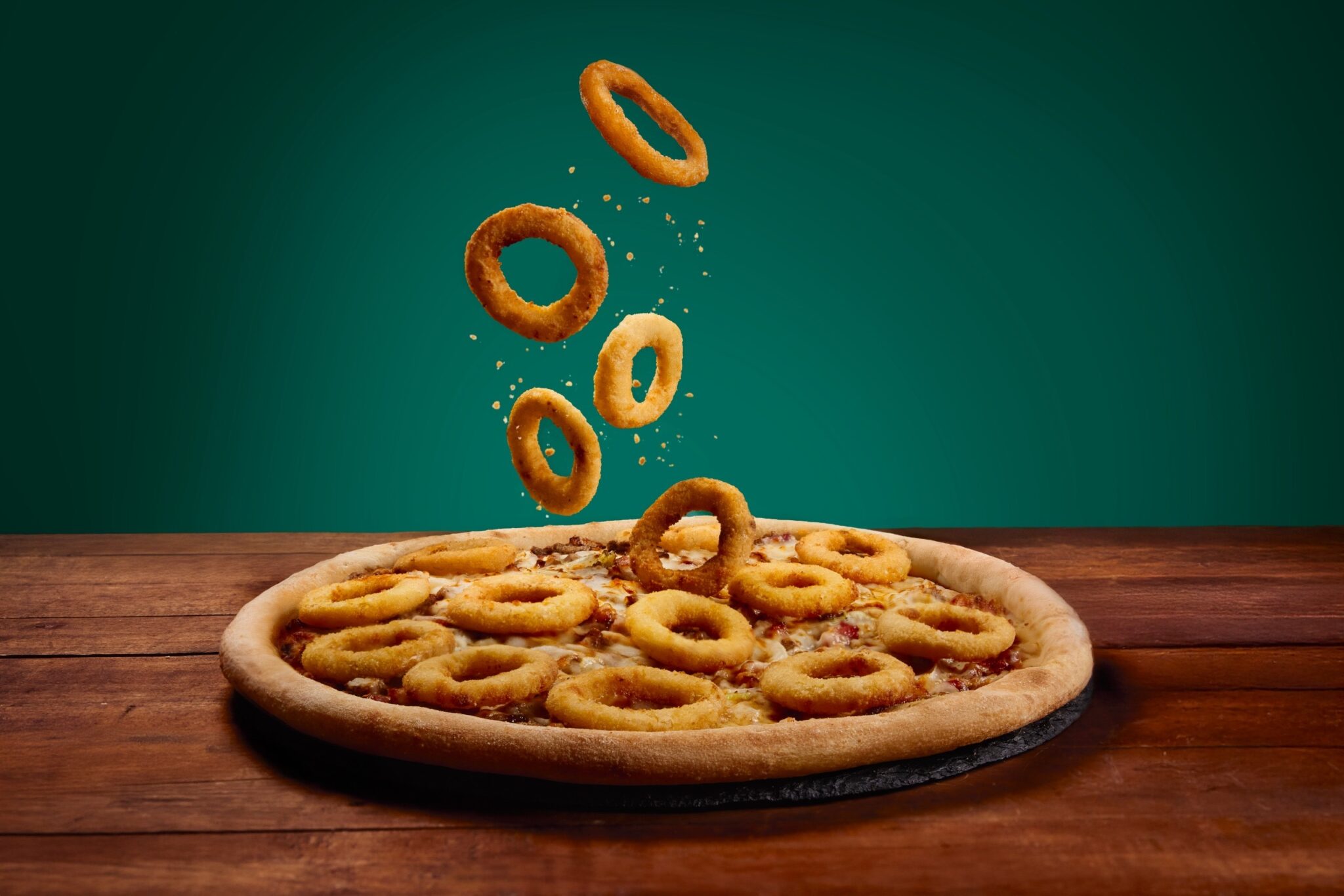 Con aros de cebolla y BBQ: la nueva pizza de Papa Johns con sabor 100% “gringo