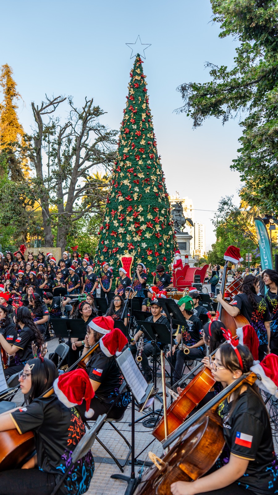 Rancagua dio inicio a la Navidad con encendido de luces y concierto en la Plaza de los Héroes