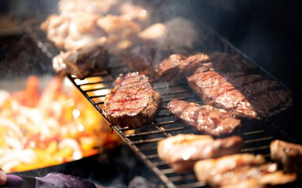 Te armamos el asado de fin de año: cortes para el picoteo y la cena principal