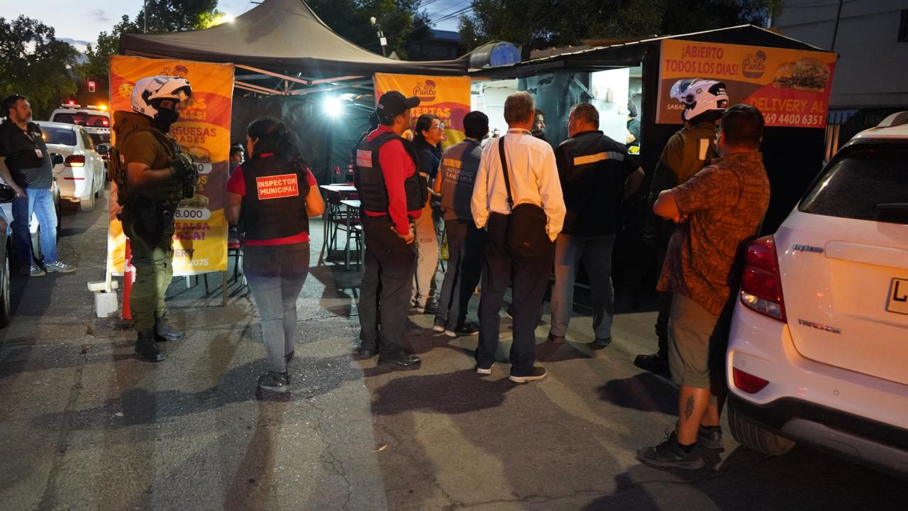 Municipio de Rancagua lideró operativos que terminaron con tres food trucks clausurados