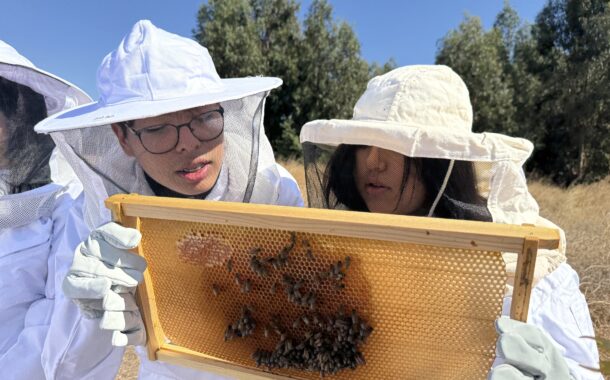 UOH recibe a alumnos de la Escuela Agrícola Cristo Obrero en su laboratorio y apiario