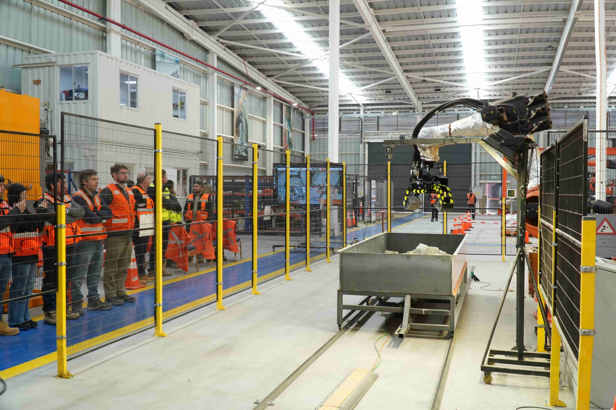 El Teniente prueba inteligencia artificial y robótica para el retiro de material inchancable en la mina