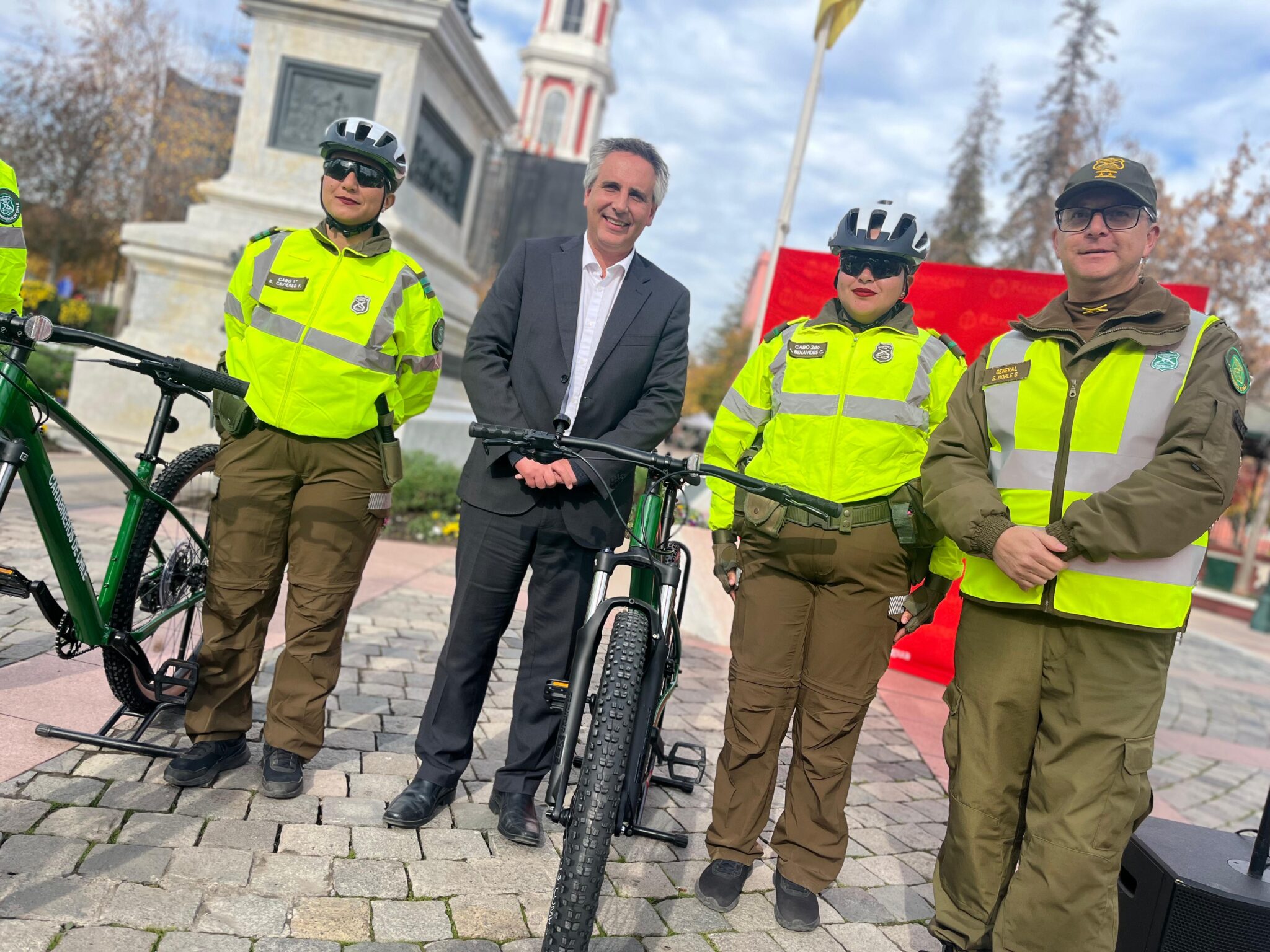 Municipio de Rancagua entregó bicicletas a Carabineros para reforzar patrullajes preventivos en el centro de la ciudad