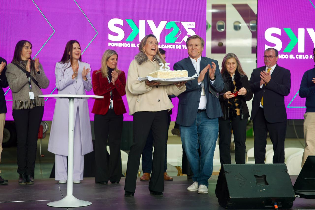 SKY Airline conmemora 25 años de su primer vuelo consolidando 80 millones de pasajeros transportados
