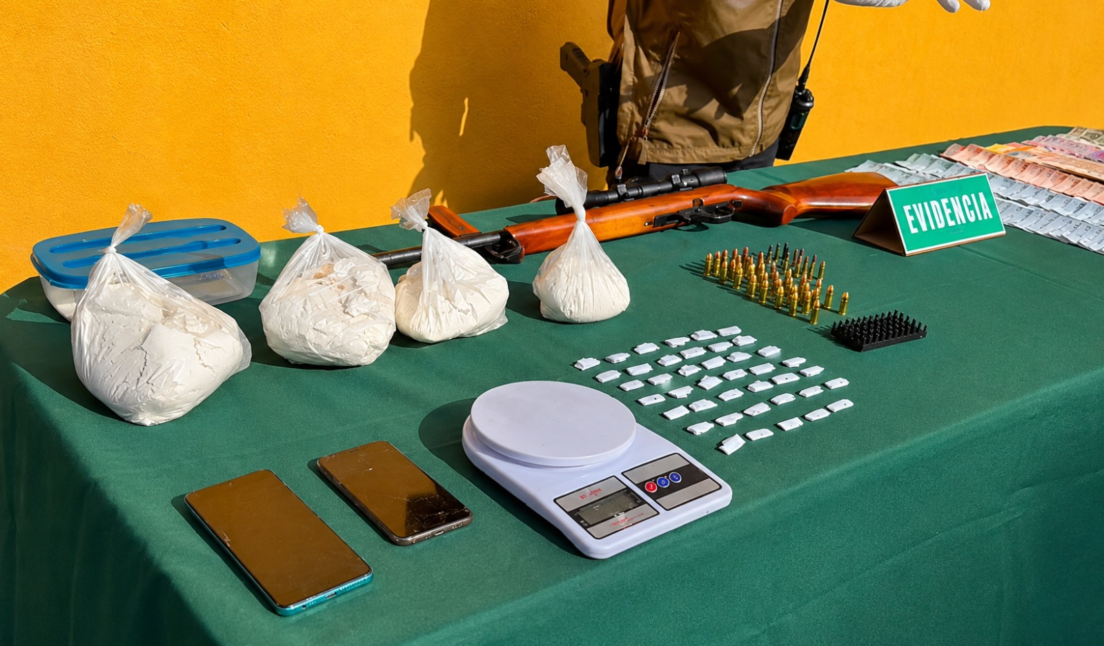Investigación del OS-9 O'Higgins permite detener a imputado por lesiones con arma de fuego e incautar armas y casi tres kilos de droga en Rancagua