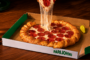 ¿Pizza o croissant? Así es la nueva apuesta de Papa Johns que combina ambos mundos