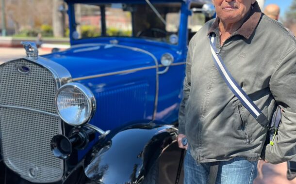 Exhibición de vehículos clásicos reunió con éxito a familias en la Plaza de Los Héroes de Rancagua
