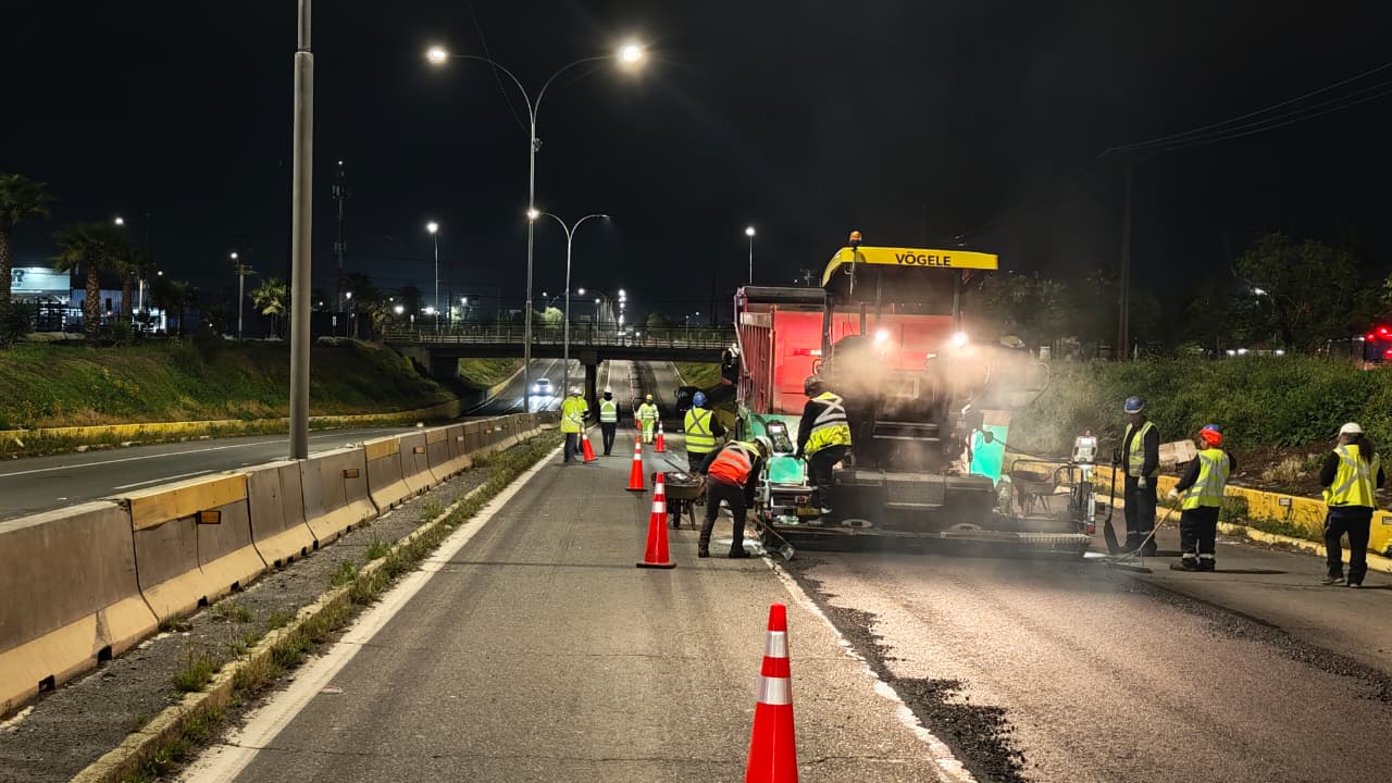 Ejecutan trabajos nocturno de reposición de carpeta asfáltica en Ruta Travesía en Rancagua