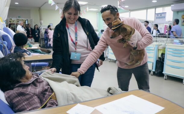 Papi Roy visita a pacientes oncológicos del HFRZ